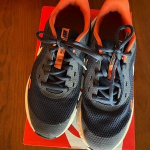 Men’s 6.5 Like New Nike Revolution 5. Purchased end of June. Navy/Orange.